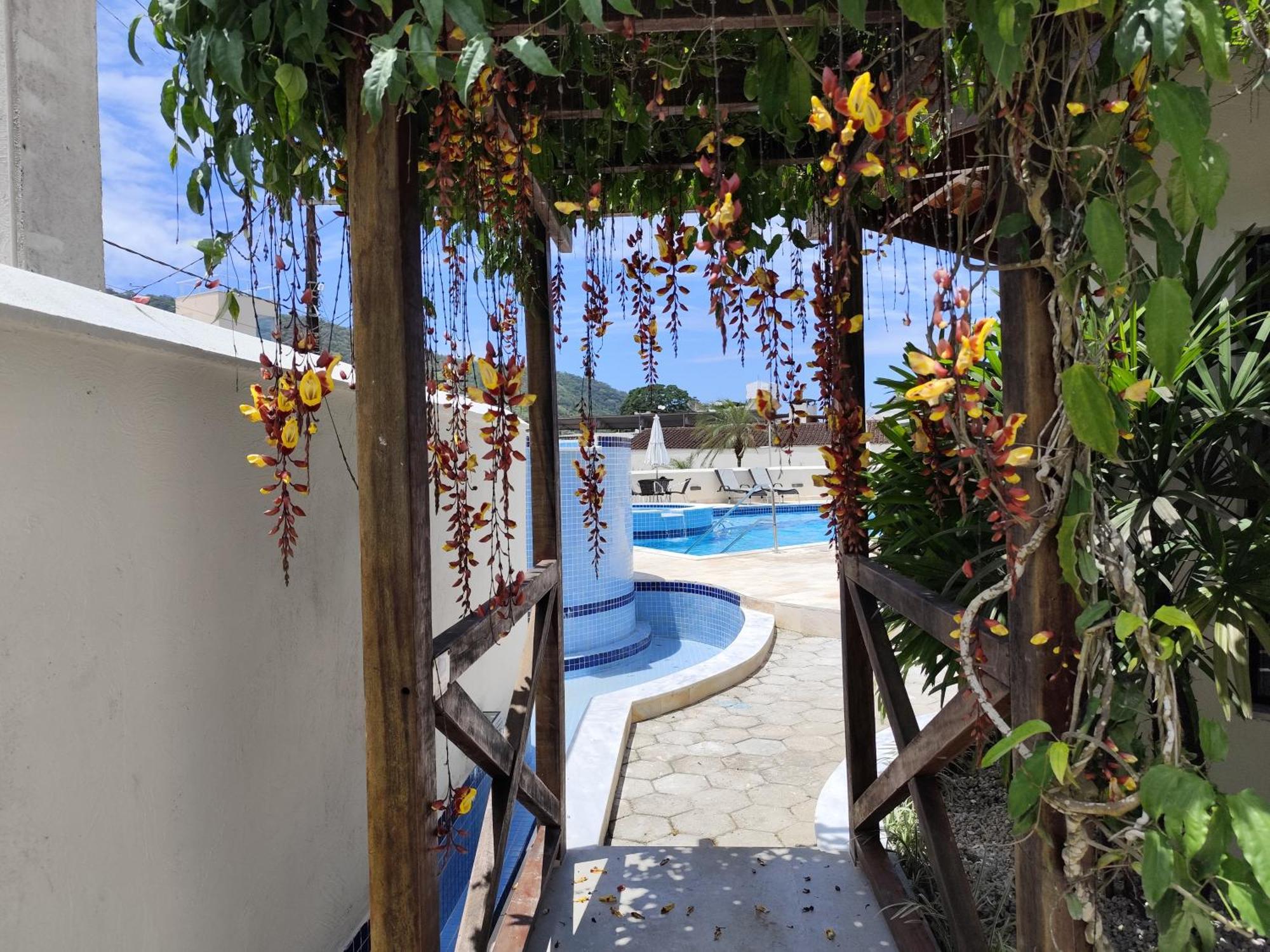 Apto Com Ar-Cond E Piscina A 100 M Praia Da Enseada Ubatuba Esterno foto